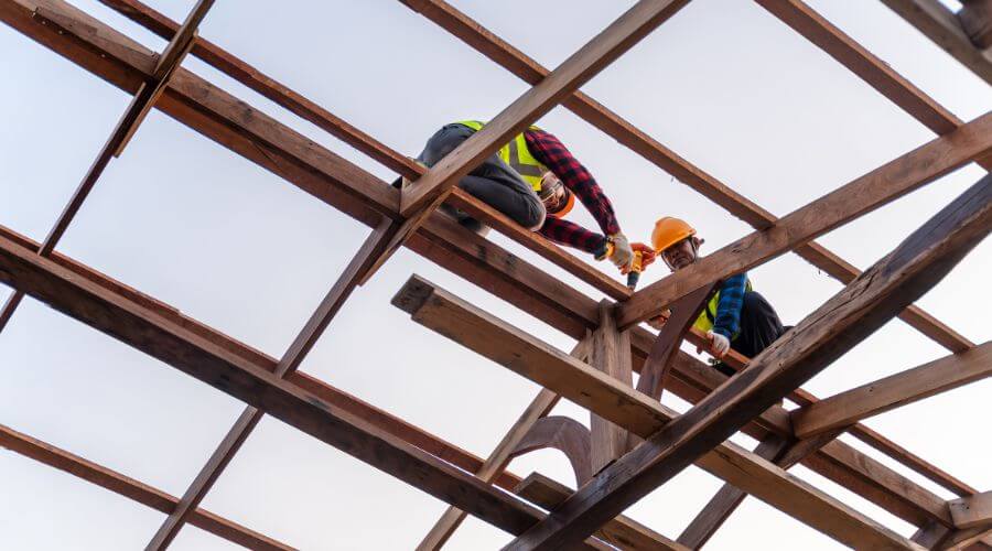 Professional gutter cleaning services in Farina, IL